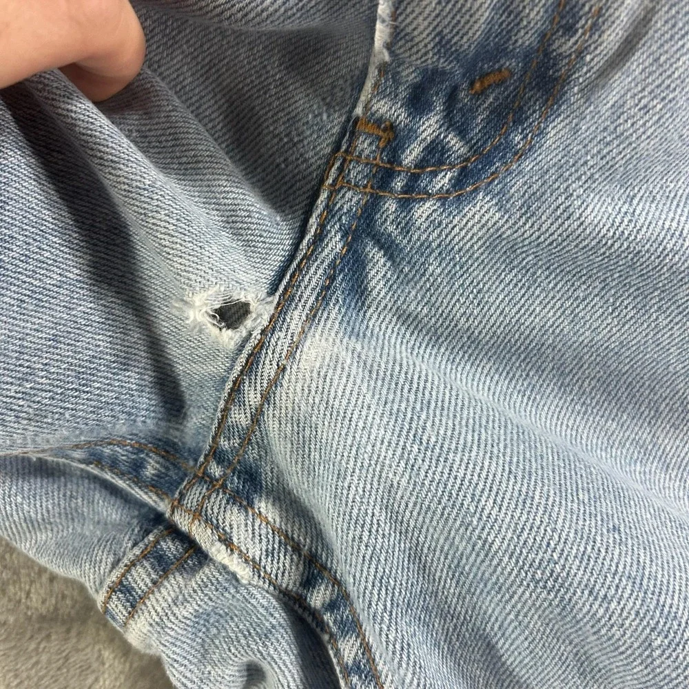 Levi's 550 Jeans Mens 32x30 Blue Light Wash Relaxed Tapered Distressed Denim